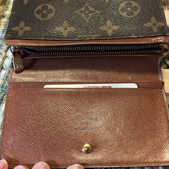 78. Authentic Louis Vuitton Monogram Tresor Wallet - Picture 13 of 13